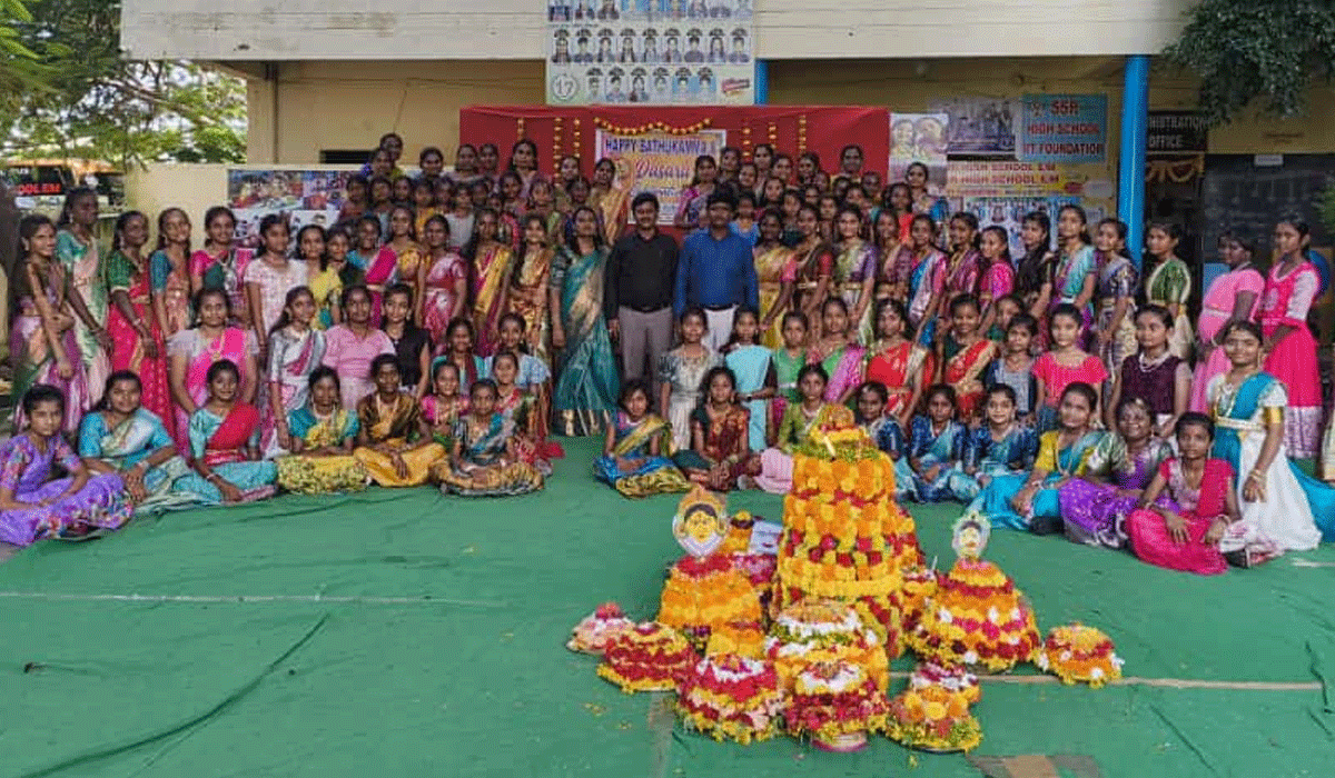 Thimmapur | తిమ్మాపూర్ ఎస్ఎస్ఆర్ లో బతుకమ్మ వేడుకలు