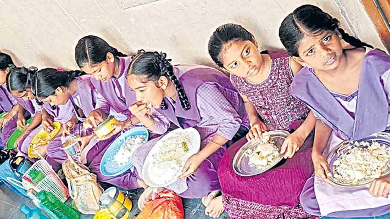 మధ్యాహ్న’ మెనూ ఏమిటో చెప్పండి