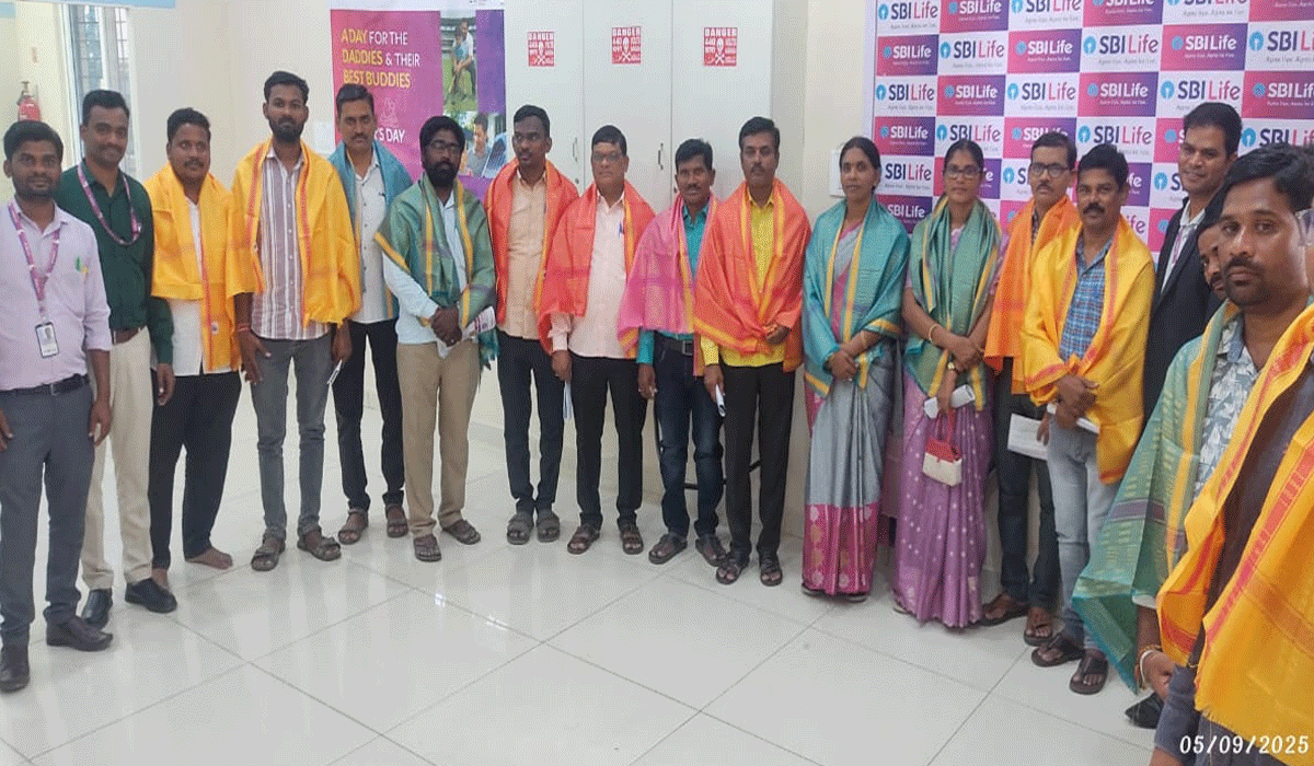 Guides of society | ఉపాధ్యాయులే సమాజానికి మార్గదర్శకులు.. ఎస్‌బీఐ లైఫ్ సిరిసిల్ల బ్రాంచి మేనేజర్ ప్రభాకర్