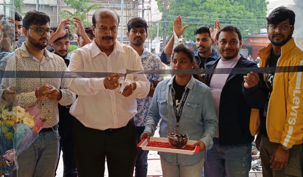 Nizamabad | నిజామాబాద్లో ప్రఖ్యాత క్లాత్ బ్రాండ్ స్నిచ్ స్టోర్ ప్రారంభం