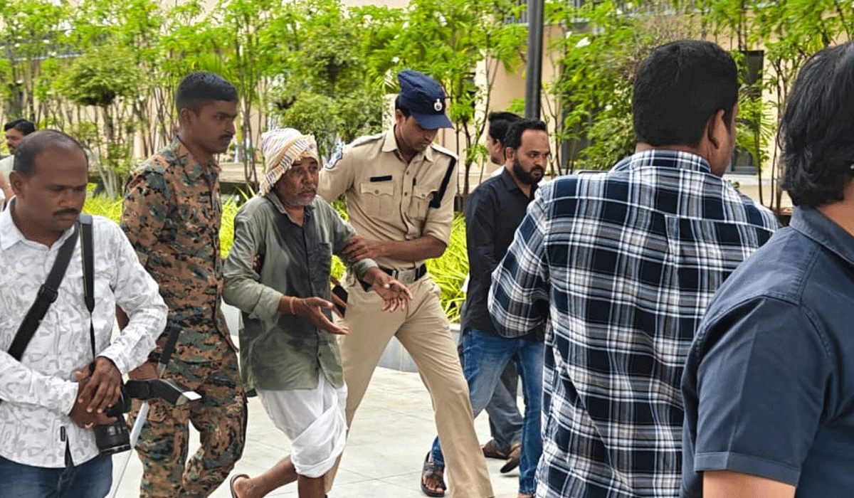 suicide attempt | ఆస్తి గుంజుకుని కొడుకు గెంటేశాడని ప్రజావాణిలో తండ్రి ఆత్మహత్యాయత్నం