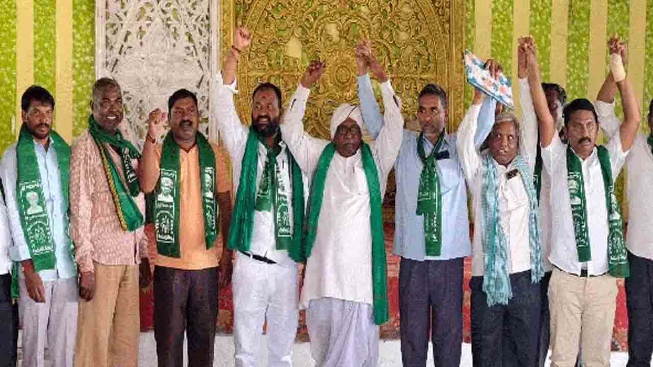 లంబాడాలను ఎస్టీ జాబితా నుంచి తొలగించాల్సిందే
