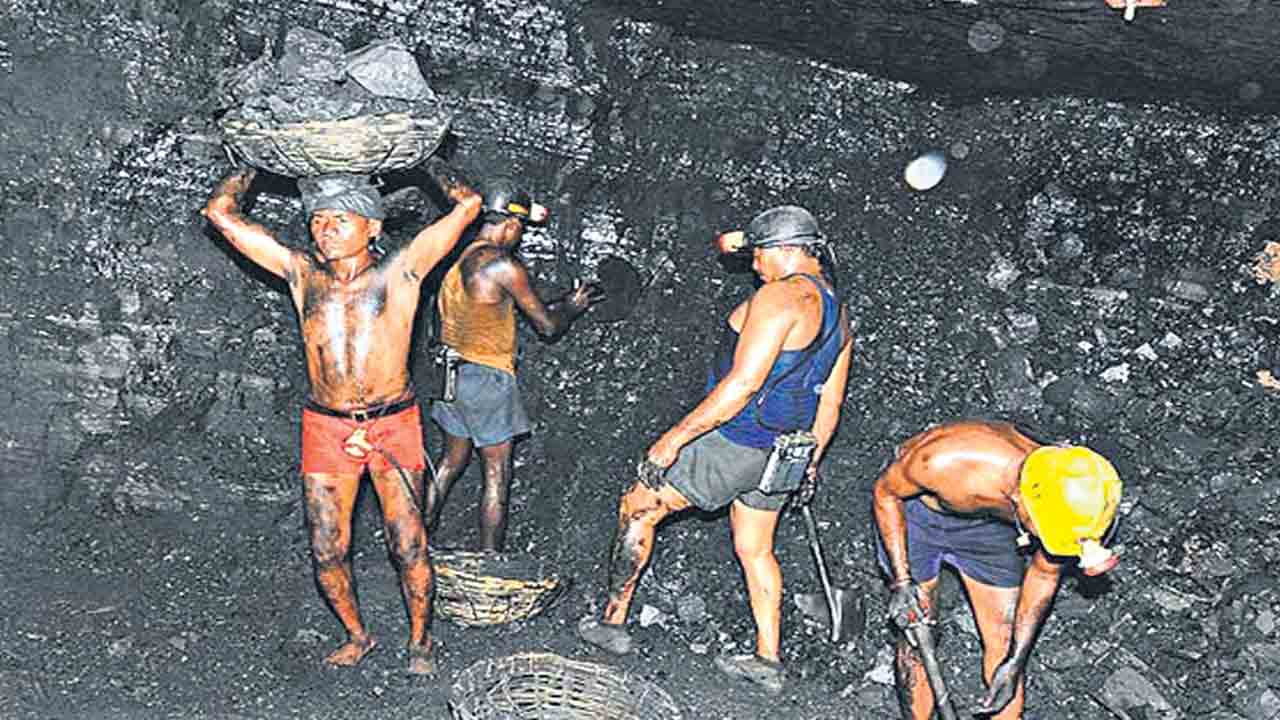 సింగరేణిలో బోనస్.. బోగస్