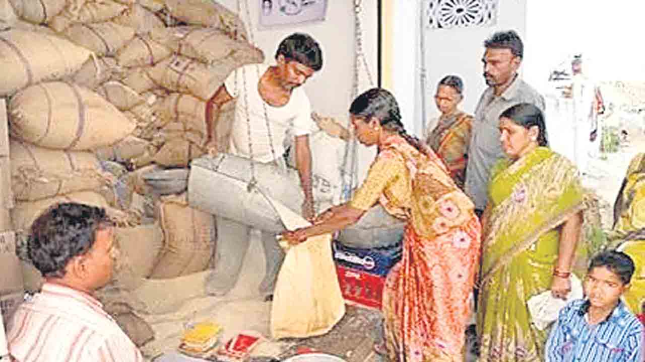 సమ్మె దిశగా రేషన్ డీలర్లు