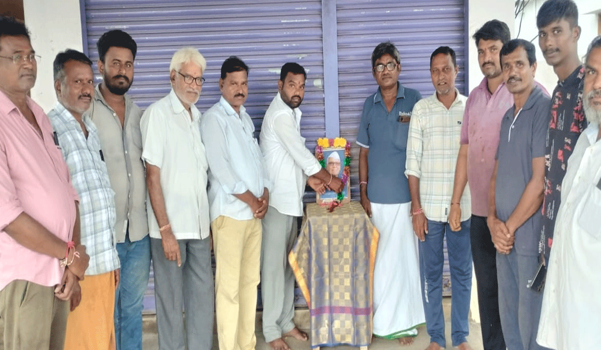 Acharya Konda Laxman Bapuji | జూలపల్లిలో తొలితరం ఉద్యమ నేత ఆచార్య కొండా లక్ష్మణ్ బాపూజీ వర్ధంతి వేడుకలు