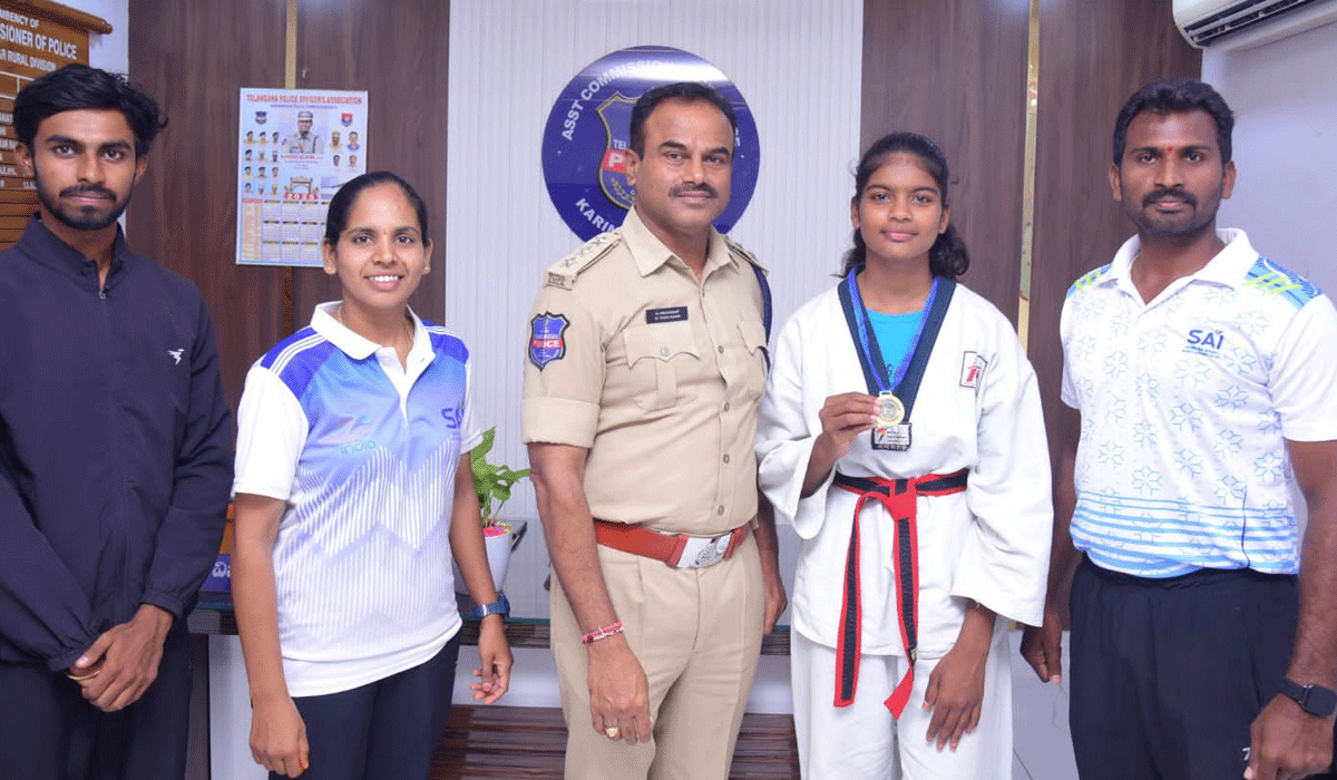 State level karate competition | కరాటే పోటీలో రాష్ట్రస్థాయిలో మోడల్ స్కూల్ విద్యార్థిని ఎంపిక