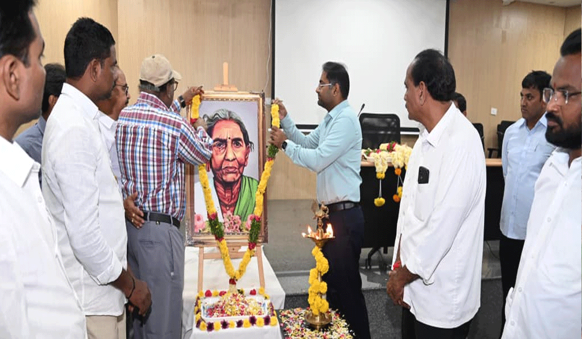 Chakali Ailamma | చాకలి ఐలమ్మ పోరాట స్ఫూర్తి మహిళా శక్తికి స్ఫూర్తిదాయకం.. పెద్దపల్లి కలెక్టర్‌ కోయ శ్రీ హర్ష