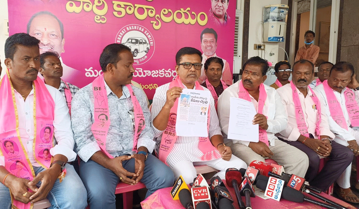 MLA Putta Madhukar | సోషల్‌ మీడియాపై పోలీస్, ప్రభుత్వం అత్యుత్సాహం.. మంథని మాజీ ఎమ్మెల్యే పుట్ట మధూకర్‌