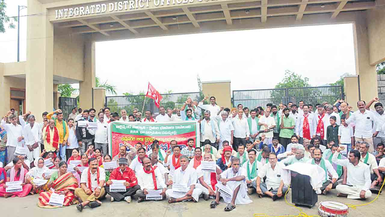 త్రిపుల్‌ ఆర్‌ అలైన్‌మెంట్‌ మార్చాలి