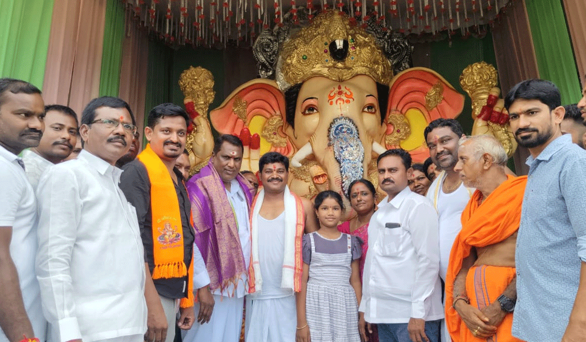 Adluri Laxman Kumar | గణేష్ మండపాలలో రాష్ట్ర మంత్రి అడ్లూరి లక్ష్మణ్ కుమార్ ప్రత్యేక పూజలు