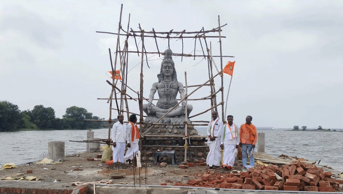 help of donors | గర్రెపల్లిలో దాతల సహకారంతో శివుడి విగ్రహ ఏర్పాట్లు