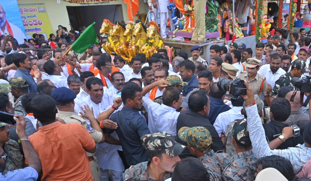 Nizamabad | నిజామాబాద్ జిల్లా కేంద్రంలో రథయాత్ర ప్రారంభోత్సవం సందర్భంగా స్వల్ప తోపులాట