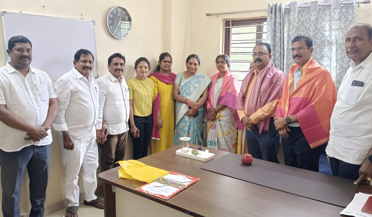 Lions Club | నీటిపారుదల శాఖ ఎస్ఈ కి లయన్స్ క్లబ్ ఆధ్వర్యంలో ఘన సన్మానం