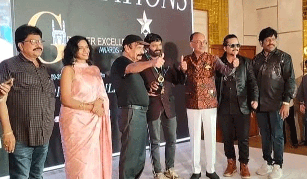 prominent film stars | వేముల అశోక్ కు ప్రతిష్టాత్మక అవార్డు.. ప్రముఖ సినీ తారల చేతుల మీదుగా ప్రదానం