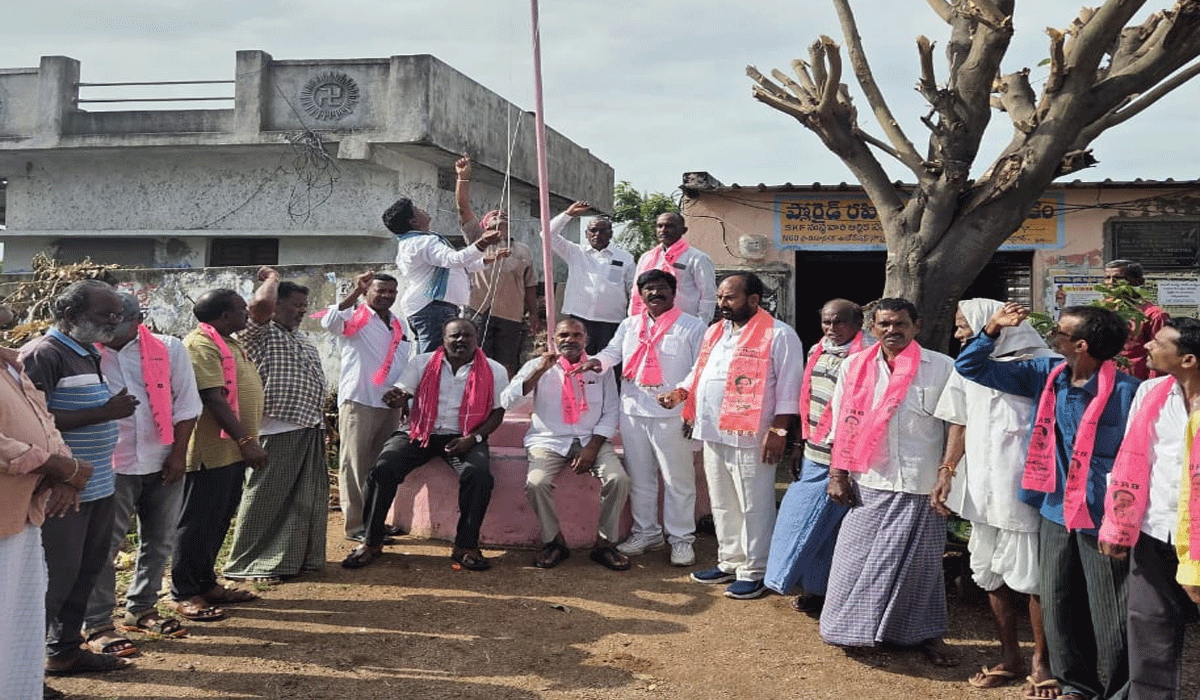 మ్యాకవెంకయ్యపల్లిలో రూ.కోటి అభివృద్ధి పనులు.. బీఆర్ఎస్ మండలాధ్యక్షుడు మల్లారెడ్డి