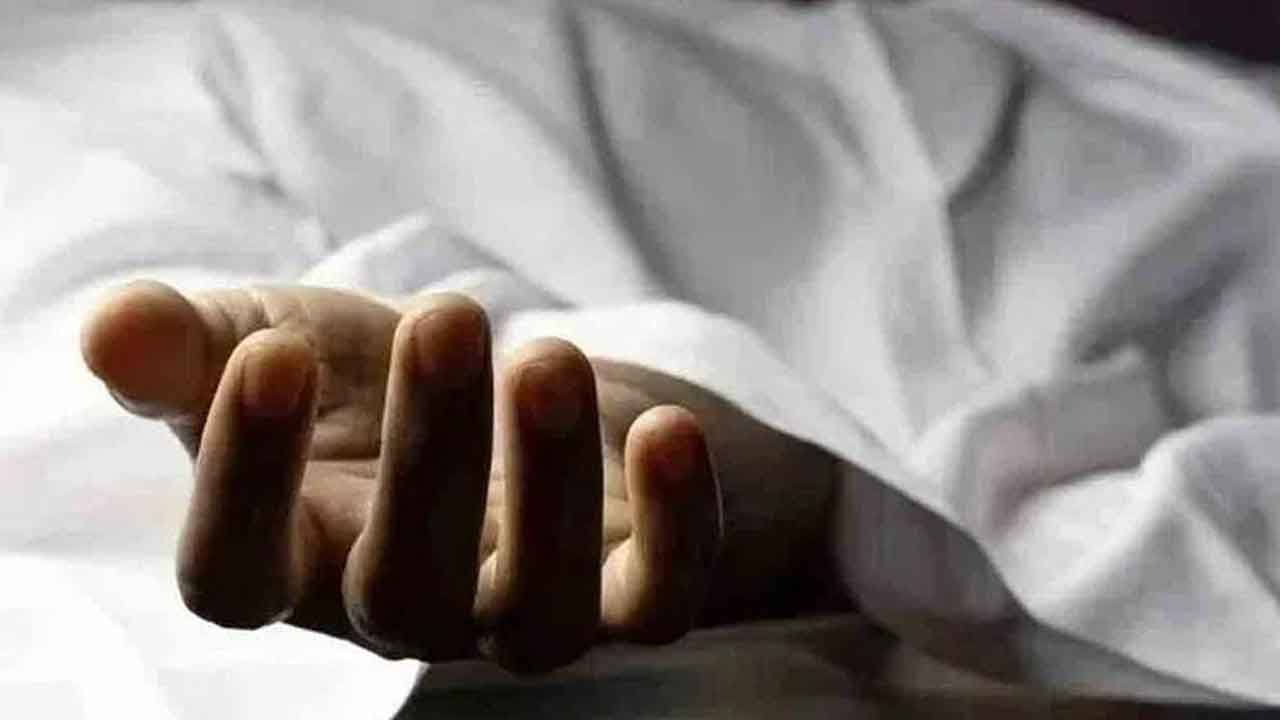 రోడ్డు ప్రమాదంలో పారిశుధ్య కార్మికురాలి మృతి