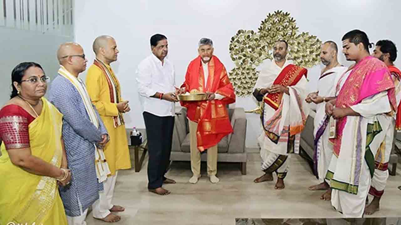 Srivari Brahmotsavam | శ్రీవారి బ్రహ్మోత్సవాలకు రావాలని ఏపీ సీఎం చంద్రబాబుకు టీటీడీ చైర్మన్‌ ఆహ్వానం