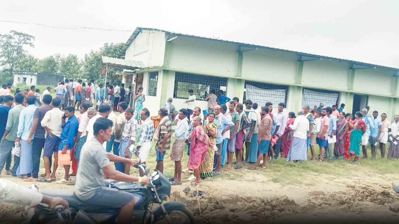 ఇంకెన్నాళ్లీ ఎరువుల గోస?