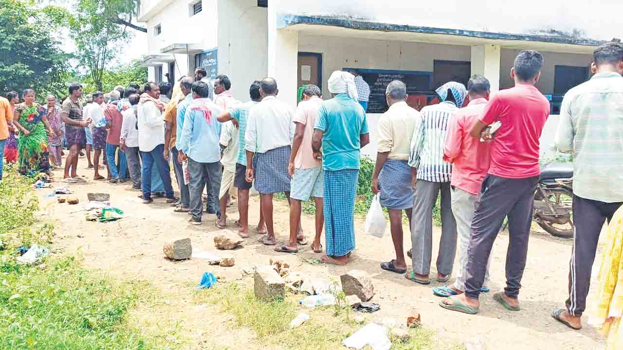 మన యూరియా మహరాష్ట్రకు..!