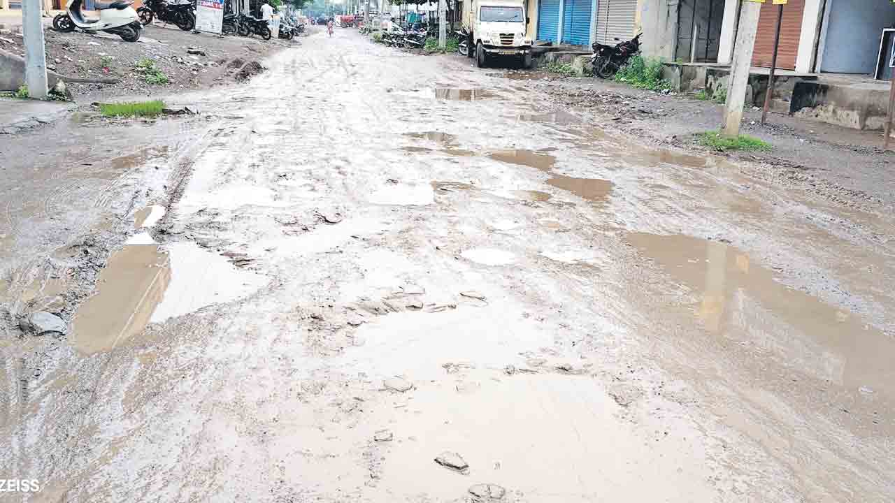 నడకా నరకమే..