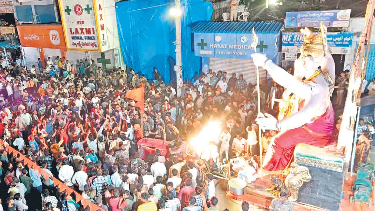 గణేశా.. వె(మ)ళ్లిరా..