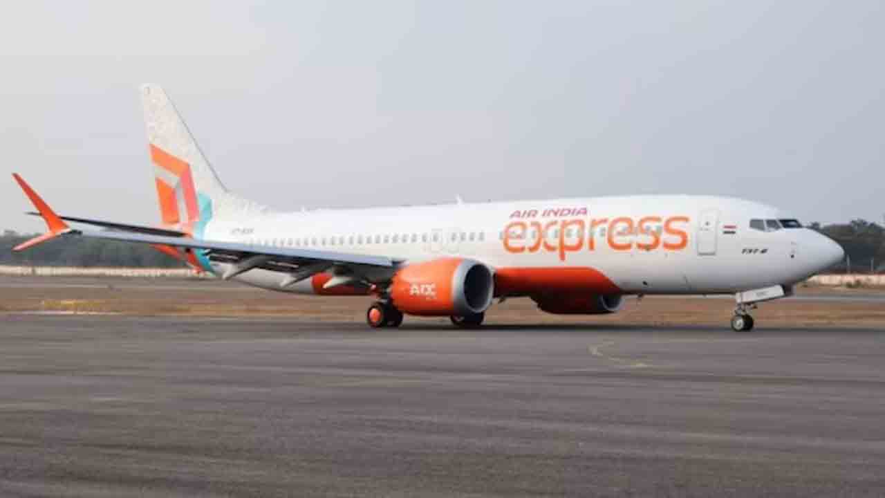Air India Express | రన్‌వేపై విమానాన్ని ఢీ కొట్టిన పక్షి.. విజయవాడ-బెంగళూరు ఫ్లైట్‌ రద్దు
