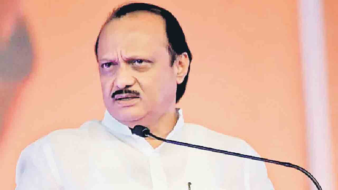 నేను గోళీలు ఆడుతున్నానా?.. రుణ మాఫీ కోరిన రైతుపై మహారాష్ట్ర డిప్యూటీ సీఎం అజిత్‌ పవార్‌ చిందులు