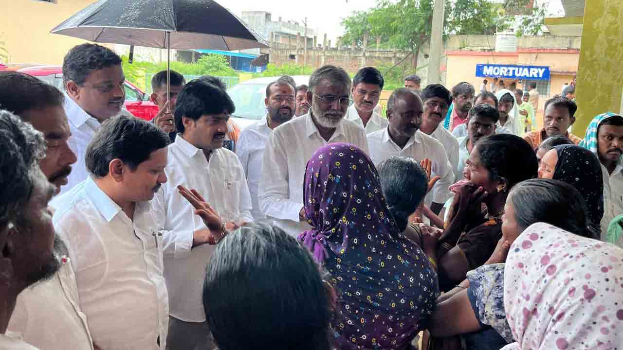 బాధిత కుటుంబాలను ఆదుకుంటాం