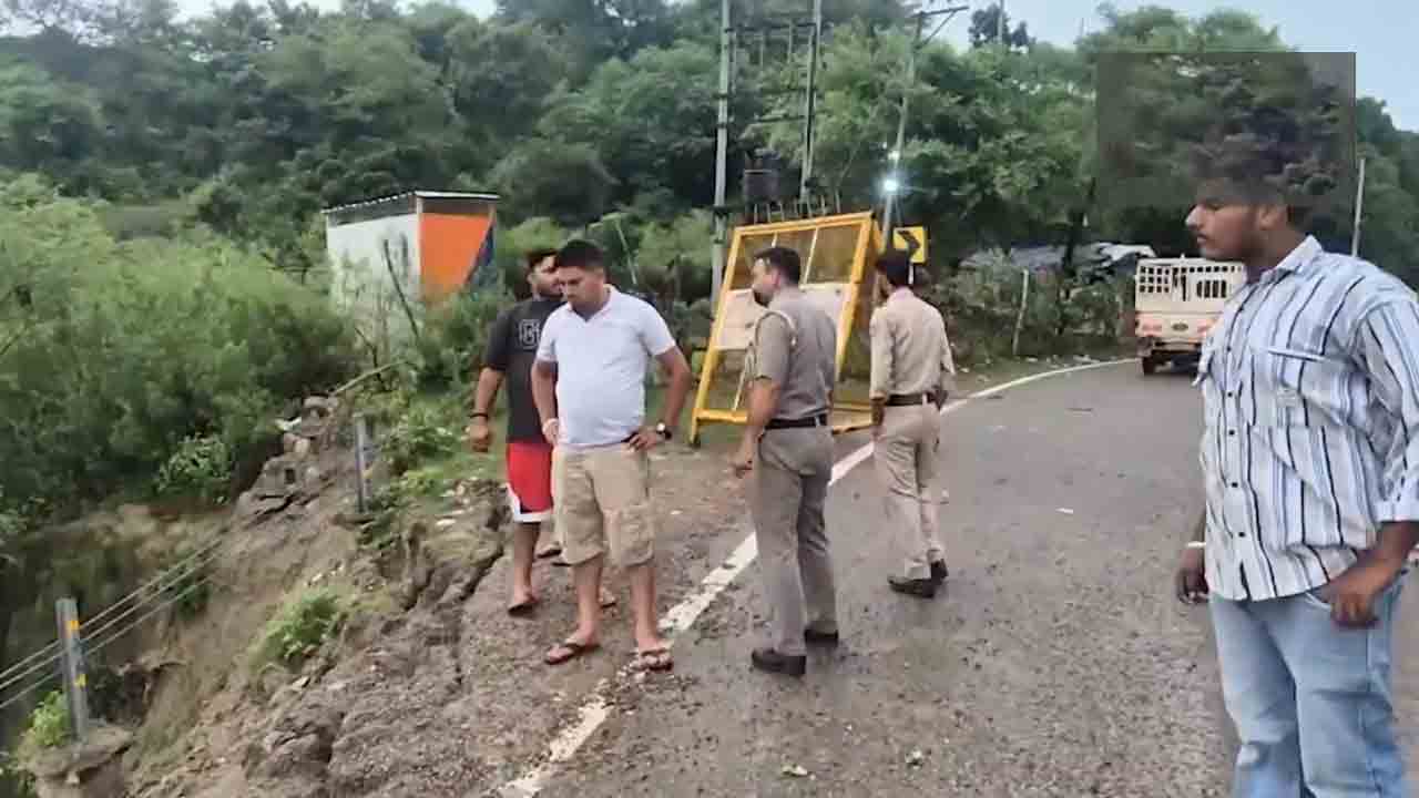 Road accident | అదుపుతప్పి లోయలోపడ్డ అంబులెన్స్‌.. ఇద్దరు మృతి