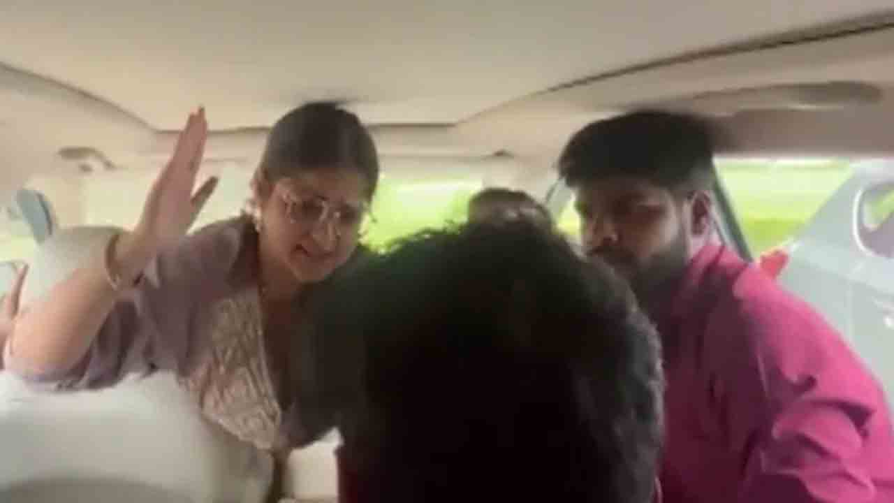 Amity student slapped | స్టూడెంట్‌ చెంపపై 30 సార్లు కొట్టిన విద్యార్థులు.. వీడియో   వైరల్‌