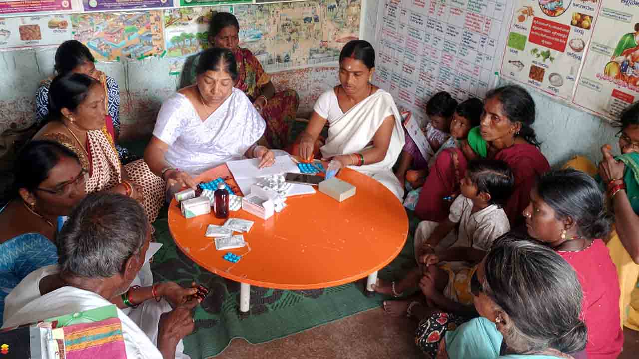 Health Check-Up | ఎస్సీ కాలనీ అంగన్‌వాడీ కేంద్రంలో ఆరోగ్య పరీక్షలు