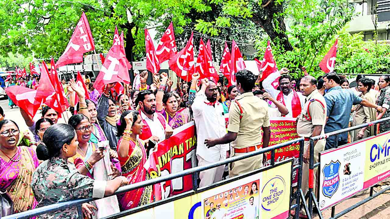 భగ్గుమన్న అంగన్‌వాడీలు