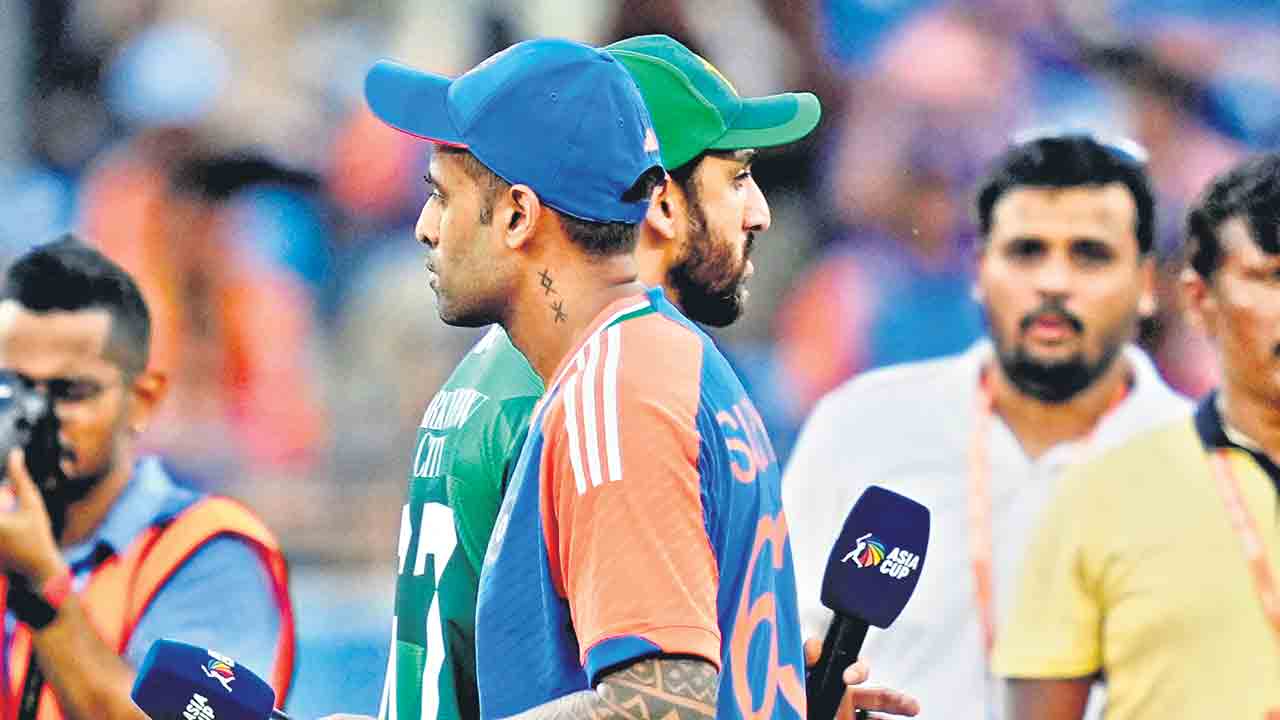 భారత్‌ vs పాక్‌.. తొలిసారి టైటిల్‌ పోరులో దాయాదులు