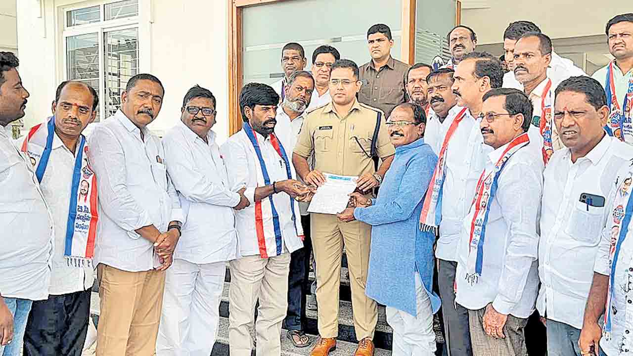 కలెక్టర్‌పై చర్యలు తీసుకోవాలి.. రాజన్న సిరిసిల్ల ఎస్పీకి ఫిర్యాదు