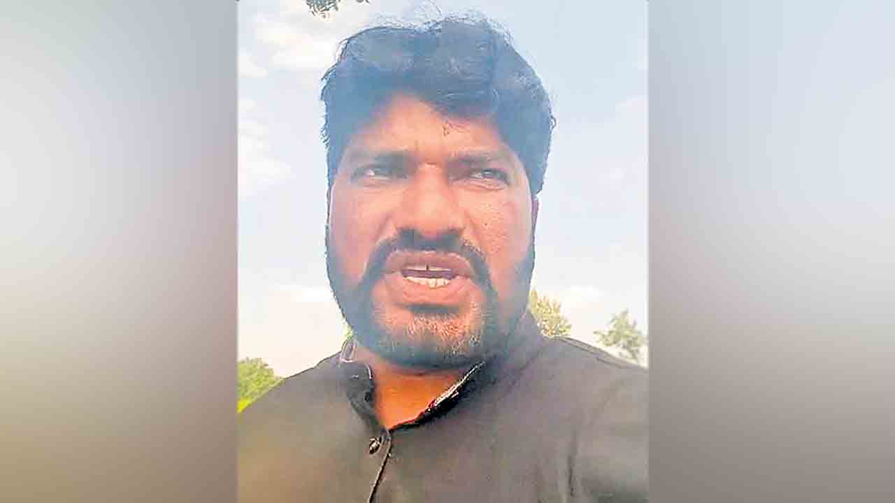 కాంగ్రెస్ నేతల వేధింపులతో.. బీఆర్ఎస్ నాయకుడి ఆత్మహత్యాయత్నం