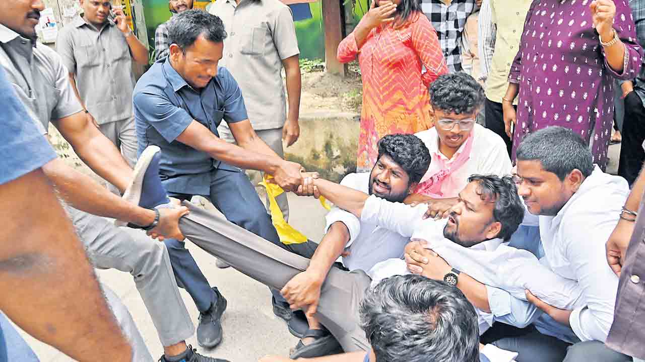 మెయిన్స్‌ పరీక్షలు మళ్లీ నిర్వహించాలి