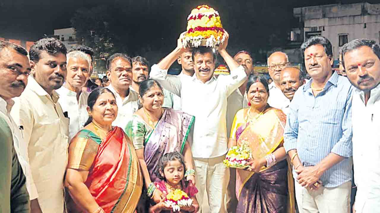 దుబ్బాకలో సద్దుల బతుకమ్మ