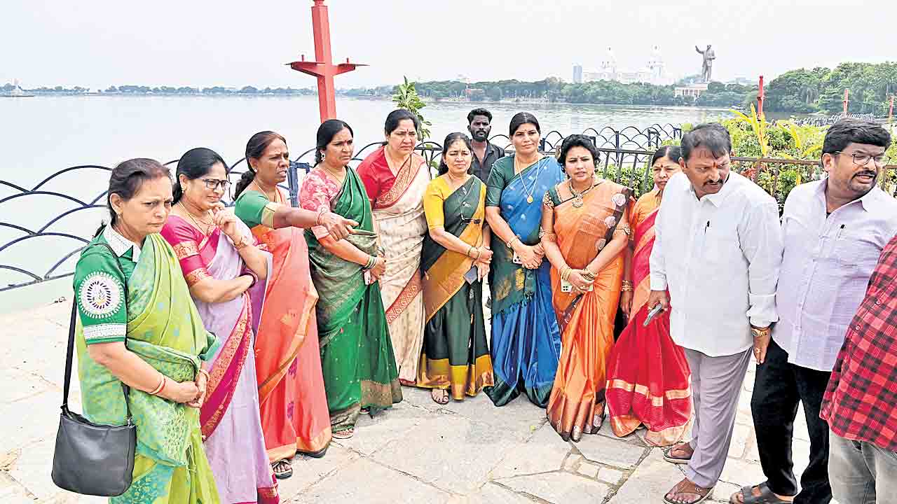 బీఆర్‌ఎస్‌ ఆధ్వర్యంలో బతుకమ్మ వేడుకలు.. 24న పీపుల్స్‌ ప్లాజాలో నిర్వహణ