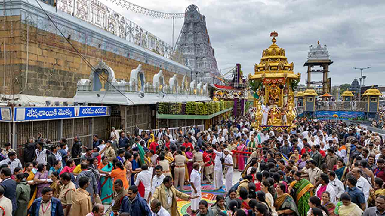 Brahmotsavams | తిరుమలలో వైభవంగా కొనసాగుతున్న బ్రహ్మోత్సవాలు.. స్వర్ణరథంపై ఊరేగిన శ్రీనివాసుడు
