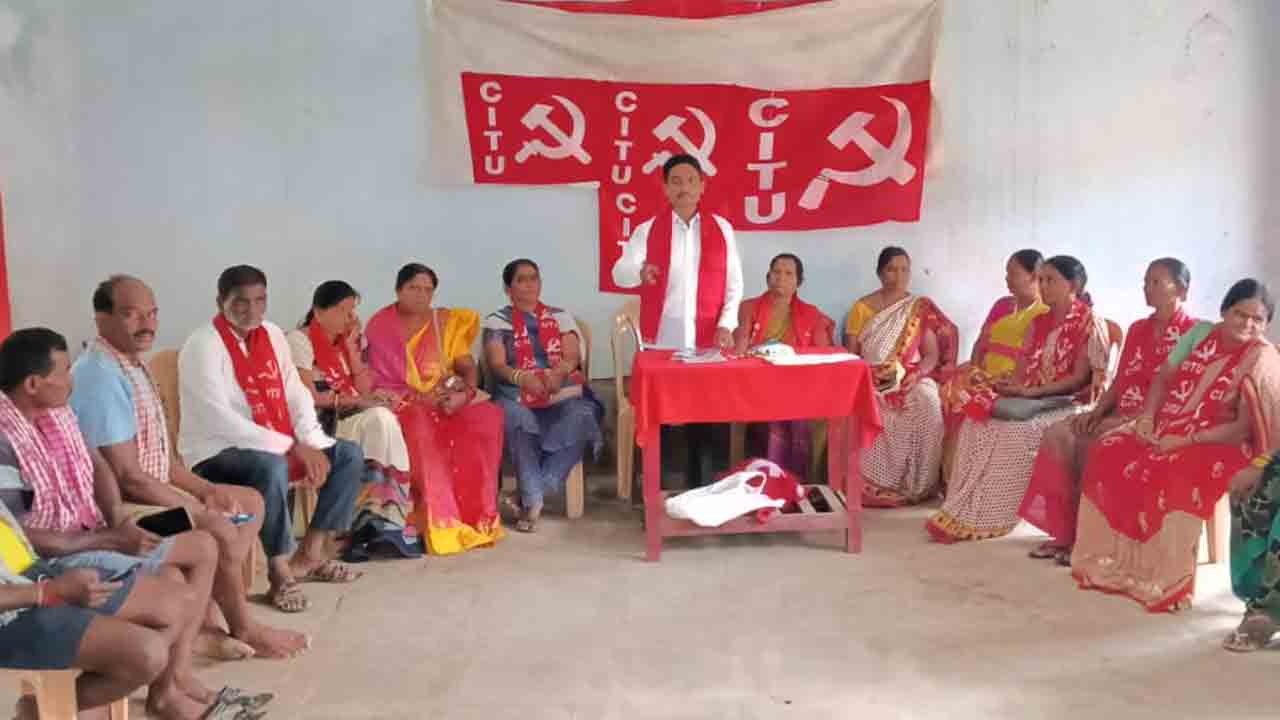 మధ్యాహ్న భోజన కార్మికులకు ఇచ్చిన హామీలను నెరవేర్చాలి