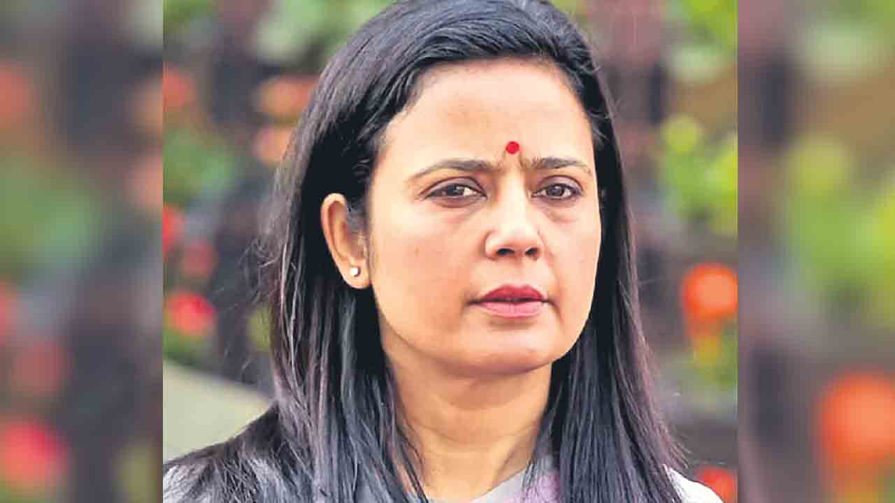 అమిత్‌ షా తల నరికి, టేబుల్‌పై పెట్టాలి.. టీఎంసీ ఎంపీ మహువా మొయిత్రా వివాదాస్పద వ్యాఖ్యలు!