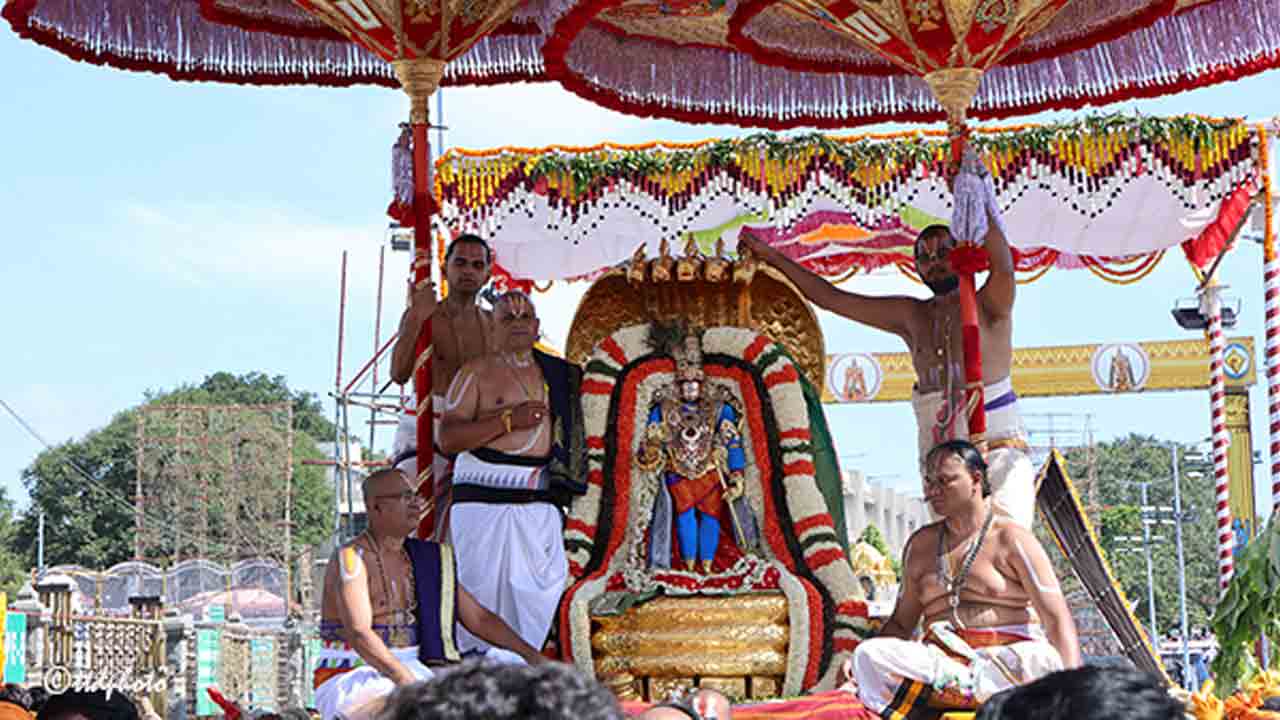 Salakatla Brahmotsavam | బ్రహ్మోత్సవాల్లో  రెండో రోజు చిన్నశేష వాహనంపై శ్రీకృష్ణుడి అలంకారంలో ‌ ద‌ర్శనం