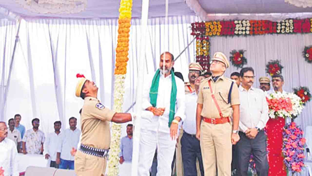 జాతీయ జెండా సాక్షిగా ప్రభుత్వ విప్‌కు అవమానం