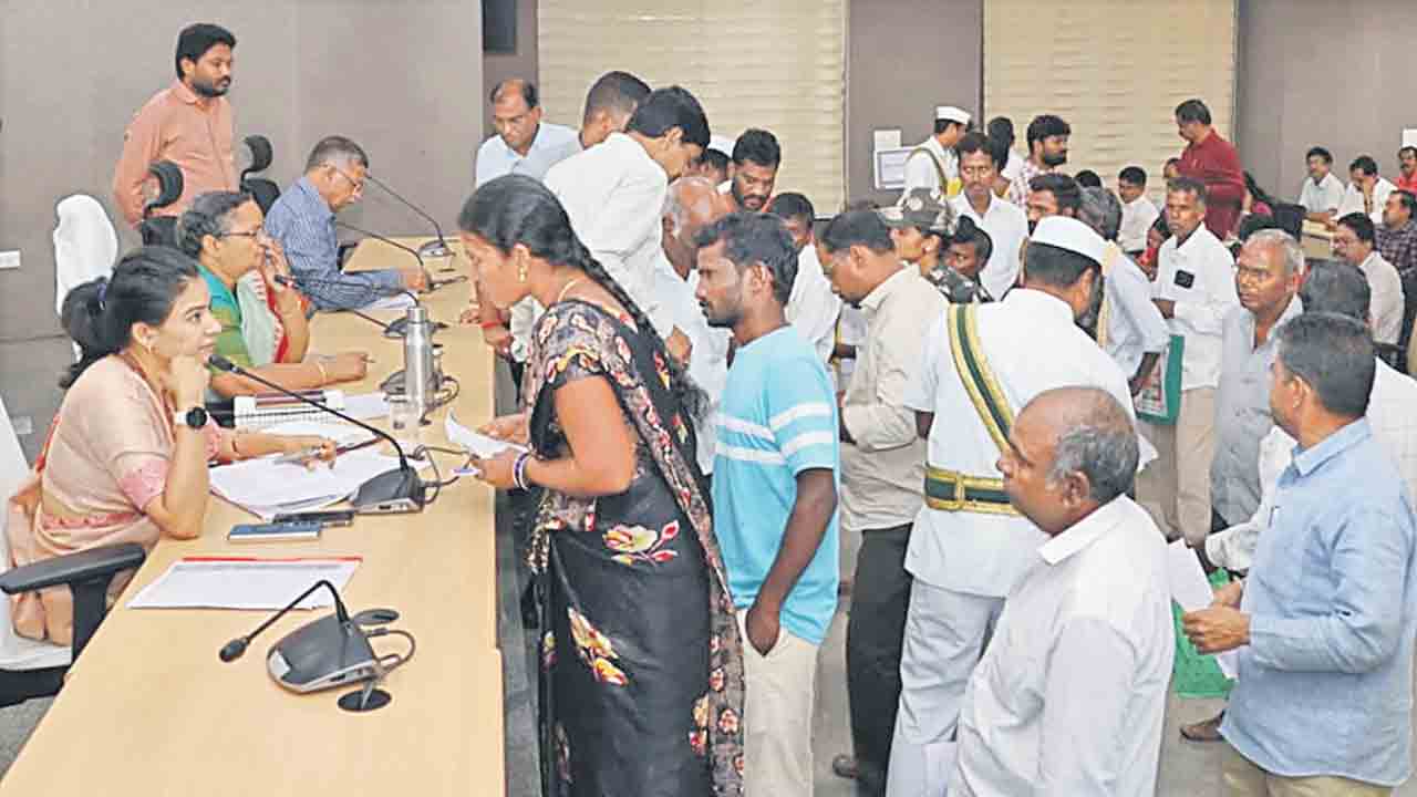 సమస్యలు త్వరగా పరిష్కరించాలి