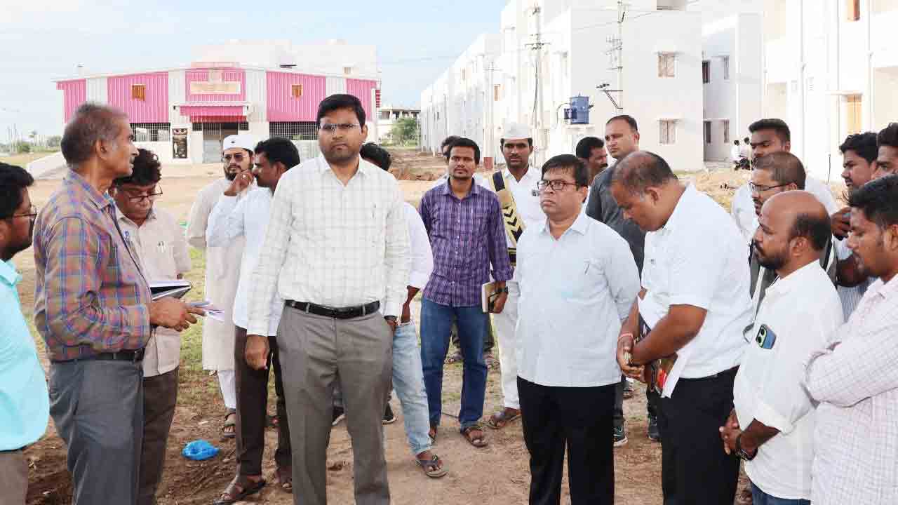 Collector Santosh | డబుల్‌ బెడ్‌ రూంల వద్ద అన్ని సదుపాయాలను పూర్తి చేయాలి : కలెక్టర్‌ సంతోష్‌