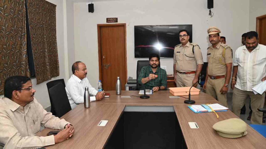 Collector Venkatesh Dothre