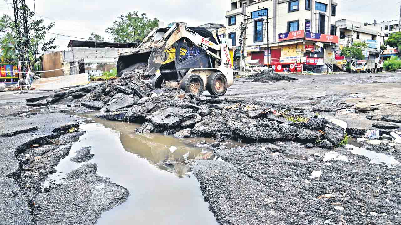 ముంపు బస్తీలను గాలి కొదిలేసిన సర్కార్‌.. మూడు రోజులైనా కన్నెత్తి చూడని అధికారులు