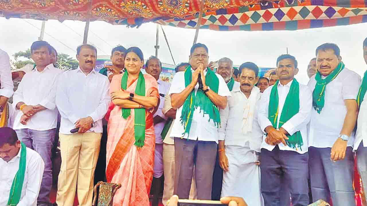 లంబాడాలను విస్మరిస్తే ఊరుకోం
