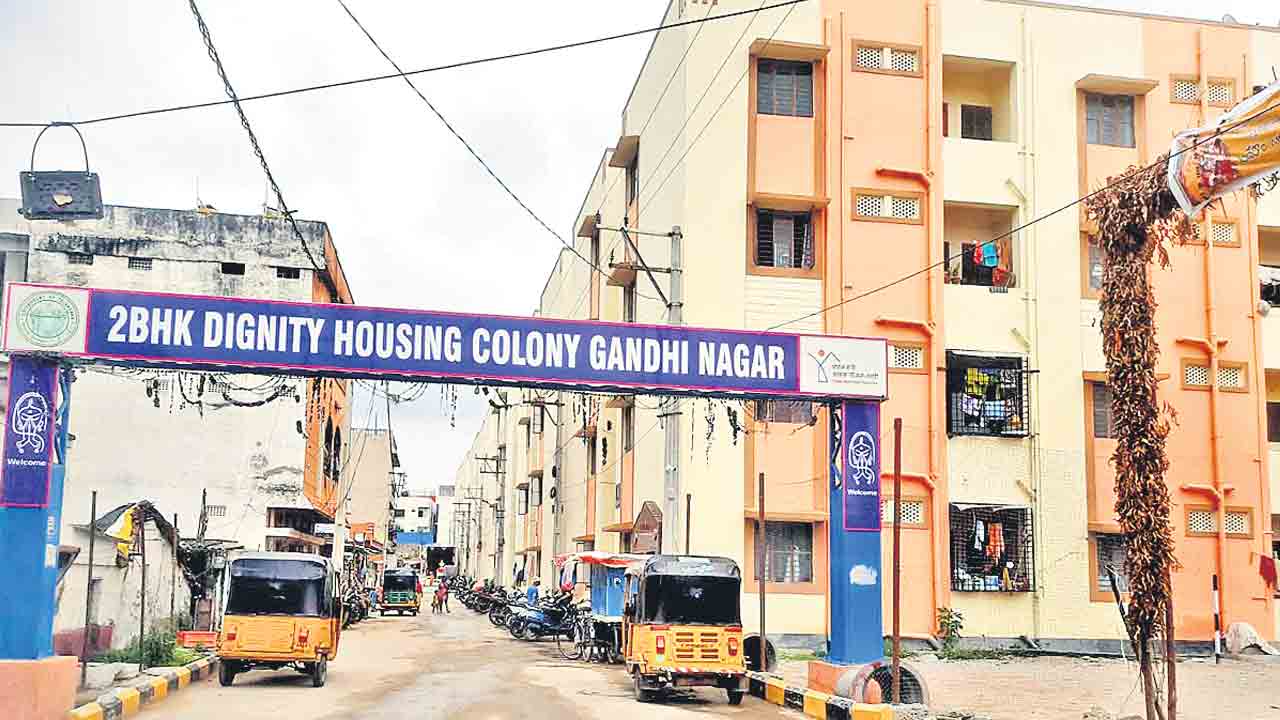 కాంగ్రెస్‌ నేతఅరాచకం