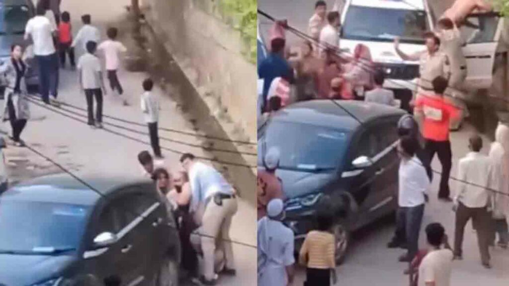 Cops Thrashed By Locals